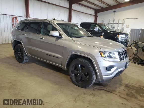2015 Jeep Grand Cherokee Altitude z VIN 1C4RJFAG2FC157698, wystawiony jako Copart lot #70369305 z przebiegiem 142 461 mil mil oraz Szkoda całkowita • Salvage title. Historia ofert i sprzedaży dostępna na DreamBid. Obrazek 4.