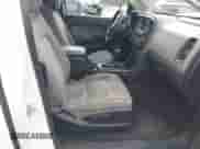 2015 Chevrolet Colorado 2WD WT z VIN 1GCHSAEA1F1205818, wystawiony jako IAAI lot #42391562 z przebiegiem 197 818 mil mil oraz . Historia ofert i sprzedaży dostępna na DreamBid. Obrazek 5.