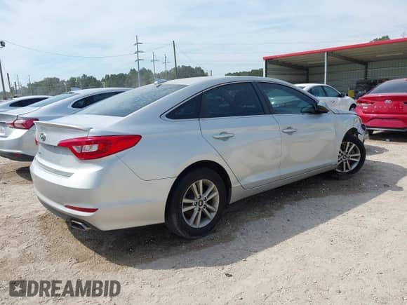 2017 Hyundai Sonata 2.4L z VIN 5NPE24AF2HH530222, wystawiony jako IAAI lot #43335277 z przebiegiem 139 780 mil mil oraz . Historia ofert i sprzedaży dostępna na DreamBid. Obrazek 4.