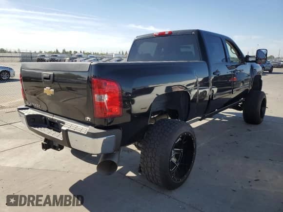 2011 Chevrolet Silverado 2500HD LTZ with VIN 1GC1KYC87BF143073, listed as a Copart auction lot 55778655 with 75,657 mi miles and Salvage title. Bid and sale history available at DreamBid. Image 3.