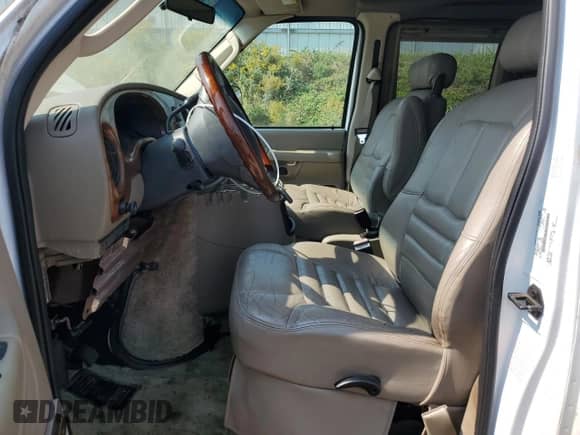 2003 Ford Econoline Cargo Recreational z VIN 1FDRE14L43HA02323, wystawiony jako Copart lot #69988064 z przebiegiem 82 859 mil mil oraz Czysty tytuł • Clean title. Historia ofert i sprzedaży dostępna na DreamBid. Obrazek 7.