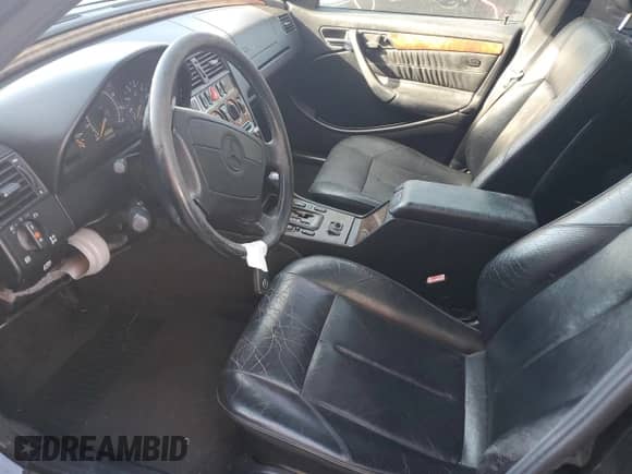 1999 Mercedes-Benz C 230/260/280/320 z VIN WDBHA24G8XA682177, wystawiony jako Copart lot #89120755 z przebiegiem 204 353 mil mil oraz Czysty tytuł • Clean title. Historia ofert i sprzedaży dostępna na DreamBid. Obrazek 7.