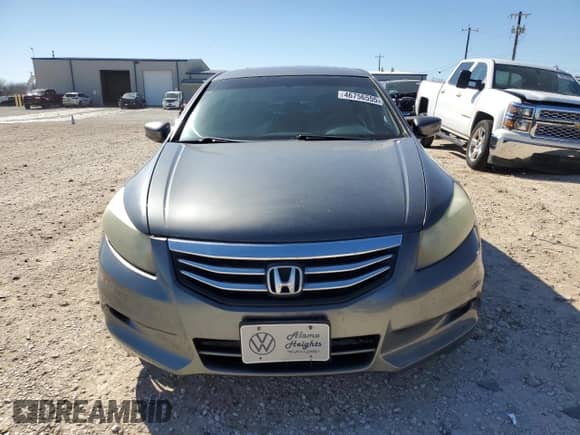 2011 Honda Accord EX z VIN 1HGCP3F72BA027911, wystawiony jako Copart lot #46756555 z przebiegiem 162 060 mil mil oraz Czysty tytuł • Clean title. Historia ofert i sprzedaży dostępna na DreamBid. Obrazek 5.