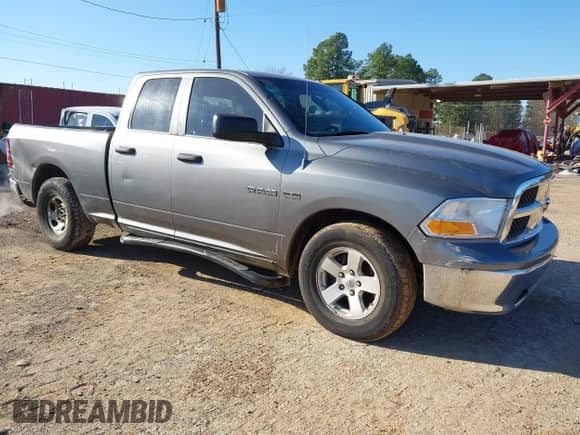 2009 Dodge 1500 SLT с VIN 1D3HB18T89S737859, выставлен на аукционе IAAI как лот 41156420 с пробегом 182 349 миль миль и . История ставок и продаж доступна на DreamBid. Изображение 1.