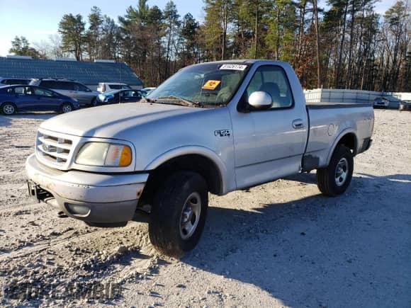 2002 Ford F-150 XL z VIN 1FTRF18212NA49764, wystawiony jako Copart lot #81626174 z przebiegiem Nie podano mil oraz Czysty tytuł • Clean title. Historia ofert i sprzedaży dostępna na DreamBid. Obrazek 1.