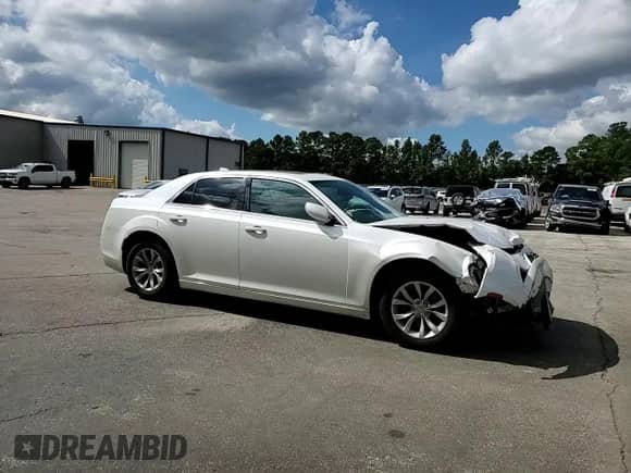 2016 Chrysler 300 Limited z VIN 2C3CCAAG1GH252940, wystawiony jako Copart lot #82216665 z przebiegiem 157 395 mil mil oraz Szkoda całkowita • Salvage title. Historia ofert i sprzedaży dostępna na DreamBid. Obrazek 13.
