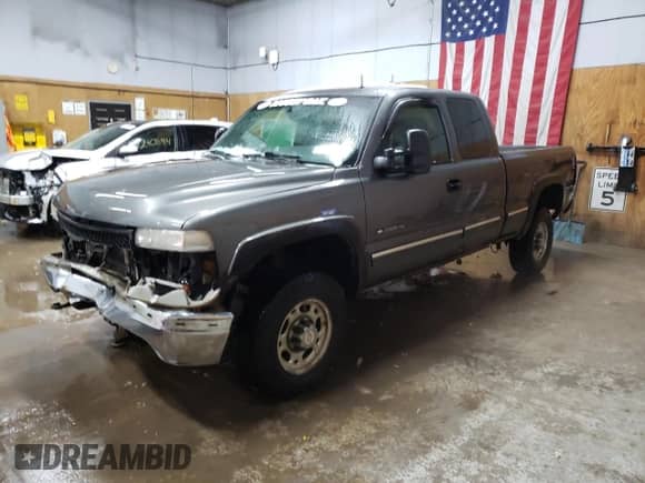 2002 Chevrolet Silverado 2500HD LS z VIN 1GCHK29G22E227530, wystawiony jako Copart lot #41482195 z przebiegiem 203 502 mil mil oraz Szkoda całkowita • Salvage title. Historia ofert i sprzedaży dostępna na DreamBid. Obrazek 1.