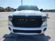 2025 Ram 1500 Big Horn z VIN 1C6SRFFPXSN607297, wystawiony jako Copart lot #62687315 z przebiegiem 8 088 mil mil oraz Szkoda całkowita • Salvage title. Historia ofert i sprzedaży dostępna na DreamBid. Obrazek 5.