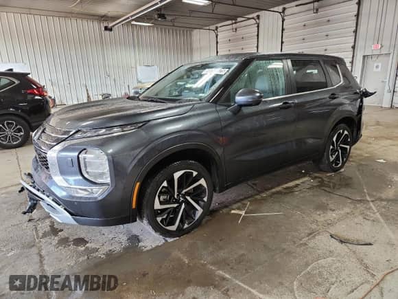 2024 Mitsubishi Outlander SE with VIN JA4J4VA82RZ081385, listed as a Copart auction lot 90705525 with 29,901 mi miles and Clean title. Bid and sale history available at DreamBid. Image 1.