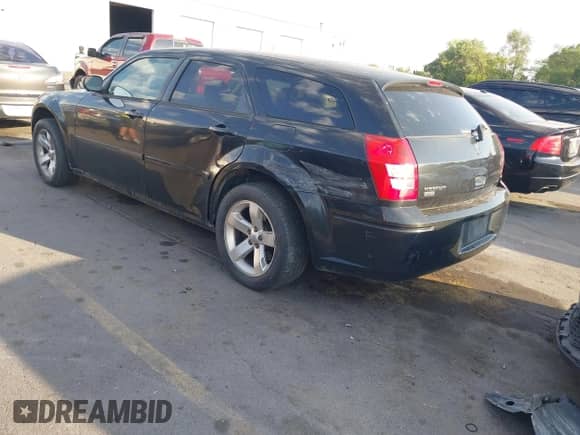 2005 Dodge Magnum SXT with VIN 2D4GZ48VX5H638063, listed as a IAAI auction lot 42755527 with 203,621 mi miles and . Bid and sale history available at DreamBid. Image 3.