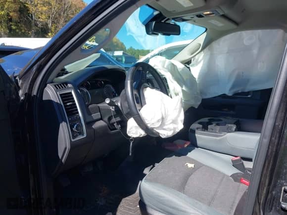 2017 Ram 1500 Big Horn z VIN 3C6RR7LT4HG747336, wystawiony jako IAAI lot #43373518 z przebiegiem 126 008 mil mil oraz . Historia ofert i sprzedaży dostępna na DreamBid. Obrazek 5.