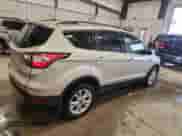 2017 Ford Escape SE с VIN 1FMCU9GD7HUC21075, выставлен на аукционе Copart как лот 82115645 с пробегом 91 949 миль миль и На запчасти • Non repairable. История ставок и продаж доступна на DreamBid. Изображение 3.