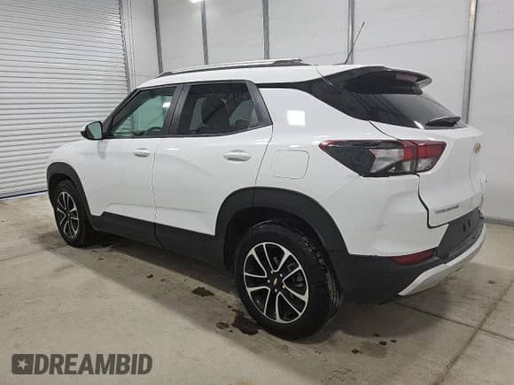 2025 Chevrolet TrailBlazer LT with VIN KL79MPSL0SB117576, listed as a Copart auction lot 81158575 with 7,933 mi miles and Clean title. Bid and sale history available at DreamBid. Image 2.