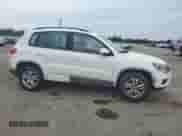 2017 Volkswagen Tiguan S с VIN WVGBV7AX2HK001676, выставлен на аукционе Copart как лот 83868875 с пробегом 113 101 миль миль и Списание • Salvage title. История ставок и продаж доступна на DreamBid. Изображение 4.