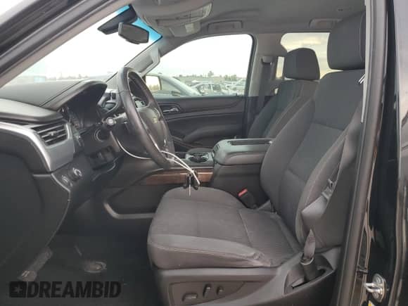 2018 Chevrolet Tahoe LS z VIN 1GNSCAKC7JR393867, wystawiony jako Copart lot #82560285 z przebiegiem 118 166 mil mil oraz Czysty tytuł • Clean title. Historia ofert i sprzedaży dostępna na DreamBid. Obrazek 7.