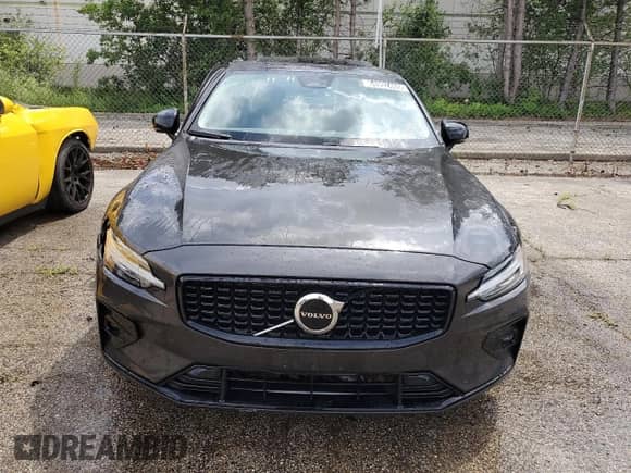 2024 Volvo S60 Core Dark Theme с VIN 7JRL12FK8RG322017, выставлен на аукционе Copart как лот 64992405 с пробегом 27 094 миль миль и На запчасти • Non repairable. История ставок и продаж доступна на DreamBid. Изображение 5.