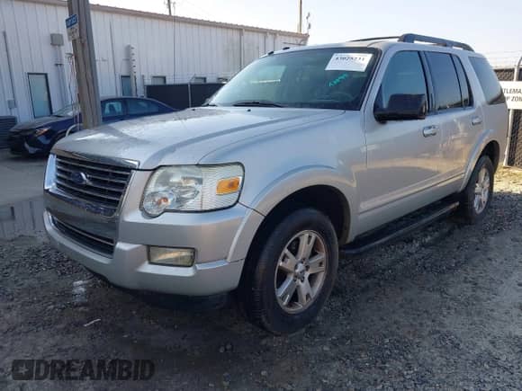 2010 Ford Explorer XLT с VIN 1FMEU6DEXAUA28915, выставлен на аукционе IAAI как лот 43025231 с пробегом 320 289 миль миль и . История ставок и продаж доступна на DreamBid. Изображение 2.