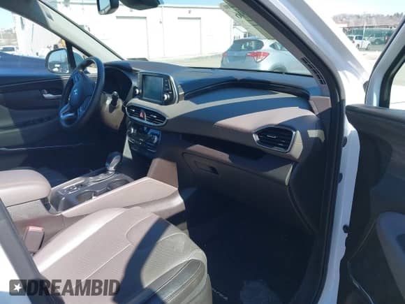 2019 Hyundai Santa Fe Ultimate с VIN 5NMS5CAA0KH067753, выставлен на аукционе IAAI как лот 41884396 с пробегом 31 343 миль миль и . История ставок и продаж доступна на DreamBid. Изображение 5.