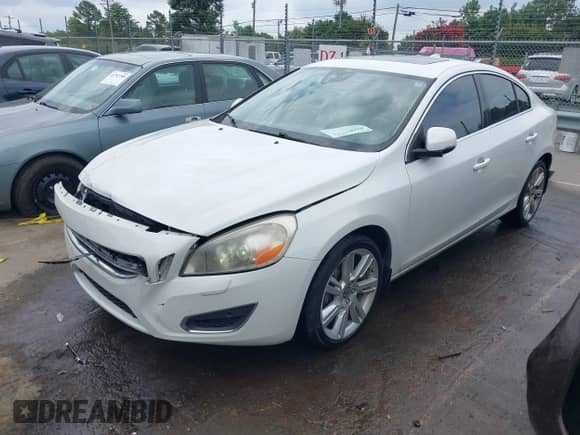 2013 Volvo S60 T6 R-Design Platinum с VIN YV1902FH5D2174408, выставлен на аукционе IAAI как лот 42684724 с пробегом 94 451 миль миль и . История ставок и продаж доступна на DreamBid. Изображение 17.
