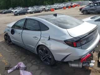 2024 Hyundai Sonata N Line z VIN KMHL54JC7RA350033, wystawiony jako IAAI lot #39691196 z przebiegiem 6 193 mil mil oraz . Historia ofert i sprzedaży dostępna na DreamBid. Obrazek 3.