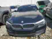 2019 BMW 5 Series 540i xDrive z VIN WBAJE7C5XKWD55540, wystawiony jako Copart lot #63302835 z przebiegiem 123 219 mil mil oraz Szkoda całkowita • Salvage title. Historia ofert i sprzedaży dostępna na DreamBid. Obrazek 5.