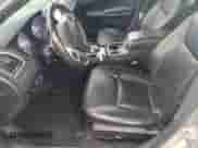 2014 Chrysler 300 C z VIN 2C3CCAKT2EH128572, wystawiony jako Copart lot #69677985 z przebiegiem 101 951 mil mil oraz Szkoda całkowita • Salvage title. Historia ofert i sprzedaży dostępna na DreamBid. Obrazek 7.