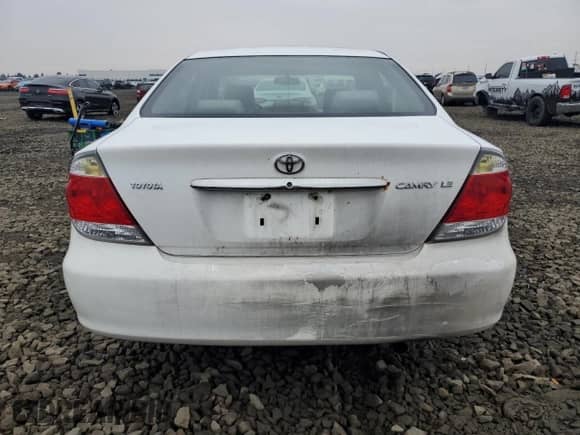 2006 Toyota Camry STD z VIN 4T1BE32K16U720334, wystawiony jako Copart lot #91133285 z przebiegiem 221 617 mil mil oraz Czysty tytuł • Clean title. Historia ofert i sprzedaży dostępna na DreamBid. Obrazek 6.