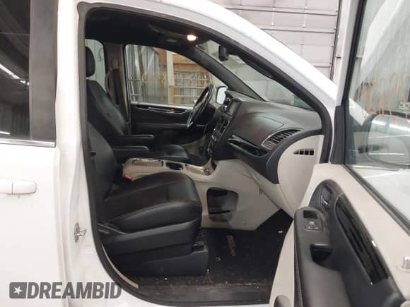 2019 Dodge Grand Caravan SXT z VIN 2C4RDGCG7KR582586, wystawiony jako IAAI lot #42875820 z przebiegiem 201 916 mil mil oraz . Historia ofert i sprzedaży dostępna na DreamBid. Obrazek 5.