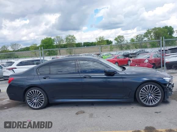2019 BMW 7 Series 740i z VIN WBA7E2C57KB217844, wystawiony jako IAAI lot #42378704 z przebiegiem 73 139 mil mil oraz . Historia ofert i sprzedaży dostępna na DreamBid. Obrazek 13.