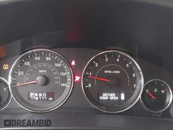 2008 Jeep Commander Sport с VIN 1J8HG48NX8C172027, выставлен на аукционе IAAI как лот 42756337 с пробегом 178 777 миль миль и . История ставок и продаж доступна на DreamBid. Изображение 7.