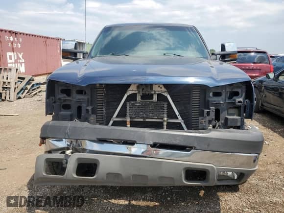 2005 Chevrolet Silverado 2500HD LS with VIN 1GCHK23225F811678, listed as a Copart auction lot 62179325 with 240,366 mi miles and Salvage title. Bid and sale history available at DreamBid. Image 5.
