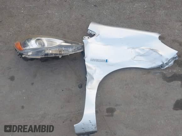 2015 Toyota Prius One z VIN JTDKDTB33F1575685, wystawiony jako IAAI lot #43508333 z przebiegiem 121 064 mil mil oraz . Historia ofert i sprzedaży dostępna na DreamBid. Obrazek 12.