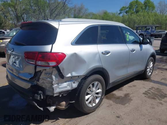 2016 Kia Sorento L with VIN 5XYPG4A3XGG115316, listed as a IAAI auction lot 42024875 with 148,523 mi miles and . Bid and sale history available at DreamBid. Image 4.