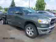 2020 Ram 1500 Big Horn z VIN 1C6SRFFTXLN416106, wystawiony jako IAAI lot #42973915 z przebiegiem 90 271 mil mil oraz . Historia ofert i sprzedaży dostępna na DreamBid. Obrazek 1.