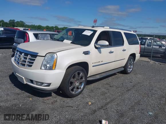 2009 Cadillac Escalade ESV with VIN 1GYFK26269R263525, listed as a IAAI auction lot 42274557 with 135,140 mi miles and . Bid and sale history available at DreamBid. Image 2.