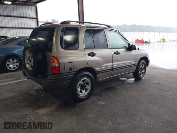 2003 Chevrolet Tracker с VIN 2CNBJ13C236916235, выставлен на аукционе IAAI как лот 42406250 с пробегом 186 999 миль миль и . История ставок и продаж доступна на DreamBid. Изображение 4.
