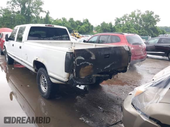 1997 Chevrolet Silverado 3500 z VIN 1GCGC33R4VF008124, wystawiony jako IAAI lot #42641985 z przebiegiem 229 962 mil mil oraz . Historia ofert i sprzedaży dostępna na DreamBid. Obrazek 17.
