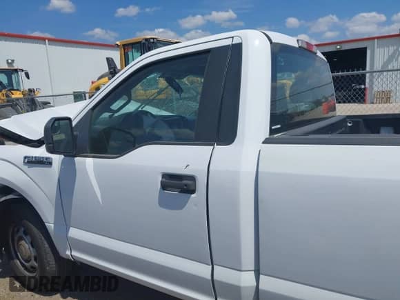 2016 Ford F-150 XL z VIN 1FTMF1C89GKE27389, wystawiony jako IAAI lot #43187468 z przebiegiem 161 080 mil mil oraz . Historia ofert i sprzedaży dostępna na DreamBid. Obrazek 14.