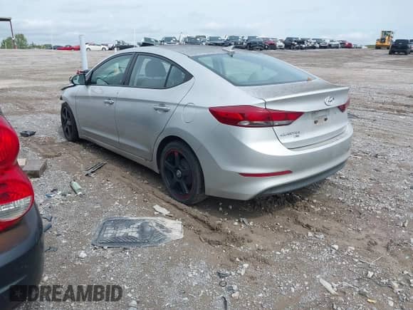 2017 Hyundai Elantra SE z VIN 5NPD74LF0HH150838, wystawiony jako IAAI lot #43274870 z przebiegiem 135 673 mil mil oraz . Historia ofert i sprzedaży dostępna na DreamBid. Obrazek 3.