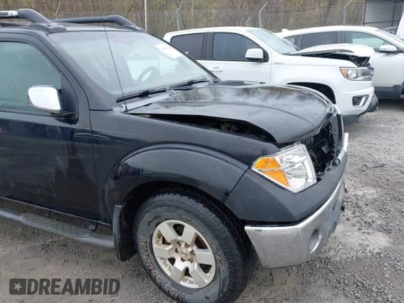 2005 Nissan Frontier SE z VIN 1N6AD07W05C445098, wystawiony jako IAAI lot #41941048 z przebiegiem 276 234 mil mil oraz . Historia ofert i sprzedaży dostępna na DreamBid. Obrazek 17.
