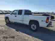 2002 GMC Sierra 1500 SLE z VIN 2GTEK19T421149196, wystawiony jako Copart lot #90694535 z przebiegiem 246 709 mil mil oraz Szkoda całkowita • Salvage title. Historia ofert i sprzedaży dostępna na DreamBid. Obrazek 2.