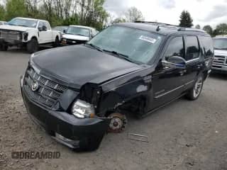 2013 Cadillac Escalade Premium z VIN 1GYS4CEF8DR157721, wystawiony jako Copart lot #56548645 z przebiegiem 102 510 mil mil oraz Szkoda całkowita • Salvage title. Historia ofert i sprzedaży dostępna na DreamBid. Obrazek 1.
