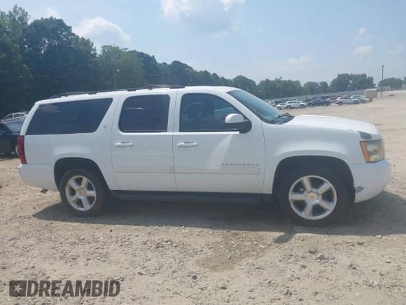 2007 Chevrolet Suburban LT с VIN 1GNFC16007J294395, выставлен на аукционе IAAI как лот 42590528 с пробегом 261 070 миль миль и . История ставок и продаж доступна на DreamBid. Изображение 13.