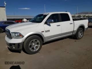 2015 Ram 1500 Laramie z VIN 1C6RR7NT4FS631718, wystawiony jako Copart lot #68492844 z przebiegiem 147 034 mil mil oraz Czysty tytuł • Clean title. Historia ofert i sprzedaży dostępna na DreamBid. Obrazek 1.