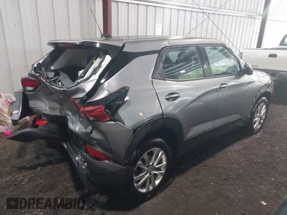 2023 Chevrolet TrailBlazer LS with VIN KL79MNSL8PB125789, listed as a IAAI auction lot 42330517 with 39,500 mi miles and . Bid and sale history available at DreamBid. Image 4.