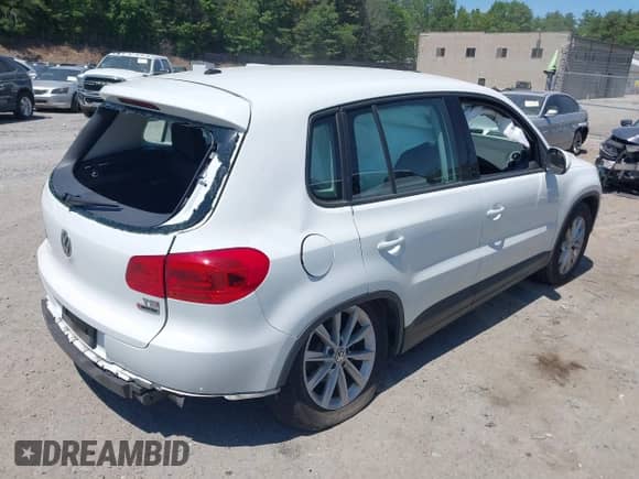 2017 Volkswagen Tiguan S с VIN WVGBV7AX2HK048898, выставлен на аукционе IAAI как лот 42411760 с пробегом 72 578 миль миль и . История ставок и продаж доступна на DreamBid. Изображение 4.