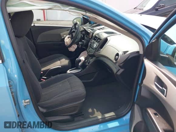 2014 Chevrolet Sonic LT с VIN 1G1JC6SB1E4168266, выставлен на аукционе IAAI как лот 42526205 с пробегом 103 352 миль миль и . История ставок и продаж доступна на DreamBid. Изображение 5.