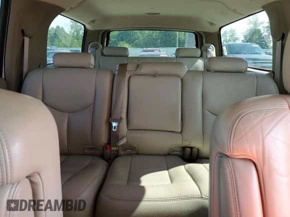 2003 Chevrolet Suburban LT z VIN 1GNEC16Z93J113461, wystawiony jako Copart lot #58294295 z przebiegiem 232 470 mil mil oraz Czysty tytuł • Clean title. Historia ofert i sprzedaży dostępna na DreamBid. Obrazek 10.