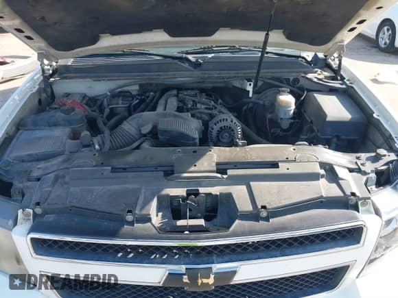 2010 Chevrolet Suburban LTZ z VIN 1GNUCKE06AR277074, wystawiony jako IAAI lot #41828184 z przebiegiem 260 839 mil mil oraz . Historia ofert i sprzedaży dostępna na DreamBid. Obrazek 10.