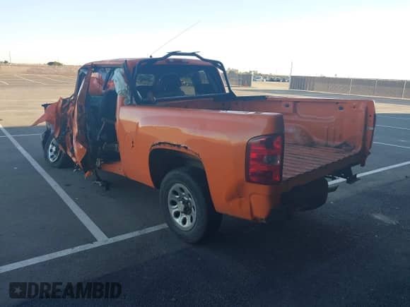 2011 Chevrolet Silverado 1500 LT z VIN 1GCRCSEAXBZ275949, wystawiony jako IAAI lot #43450682 z przebiegiem Nie podano mil oraz . Historia ofert i sprzedaży dostępna na DreamBid. Obrazek 3.